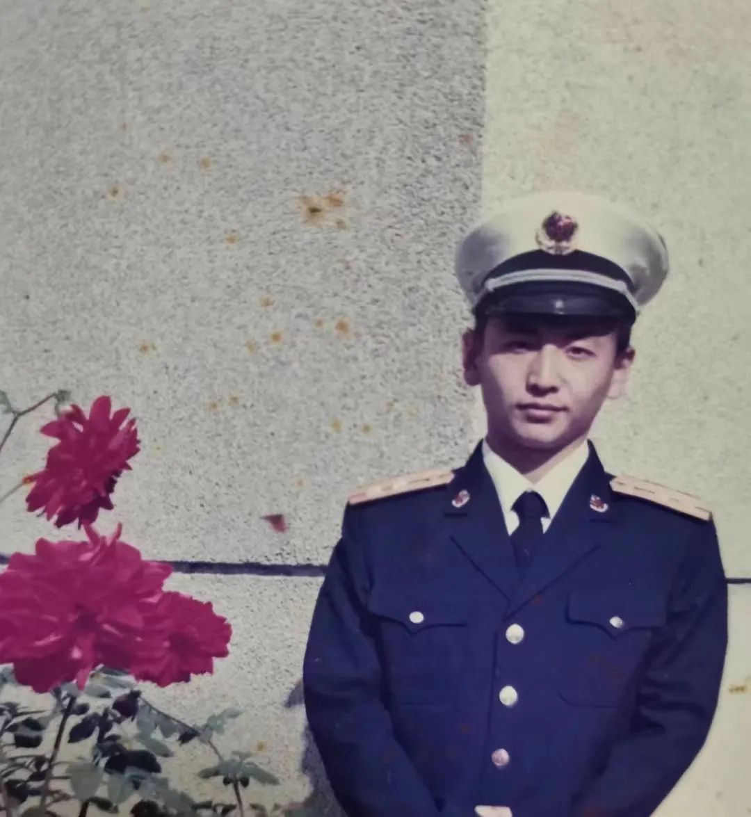 “海空卫士”王伟妻子人民日报深情撰文