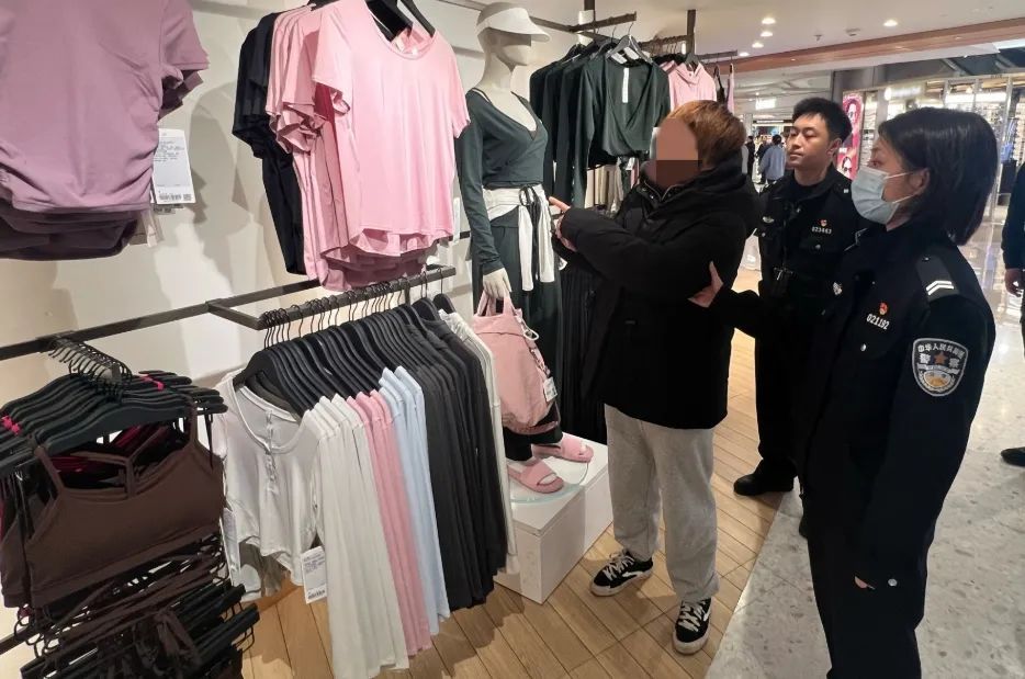 不对劲！知名网红品牌，一周内3家上海门店都出现这情况涉刑案！