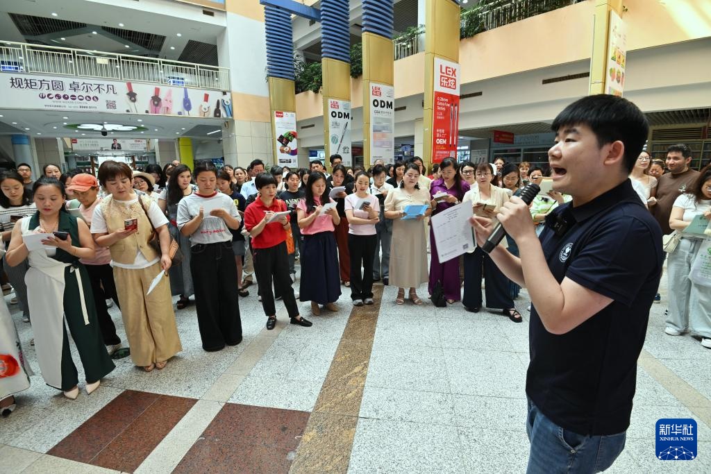浙江义乌：学习外语 拓展商机