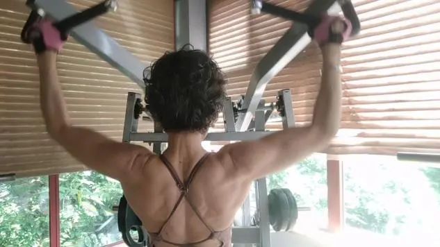 67岁退休武打演员，对健身房下手了！