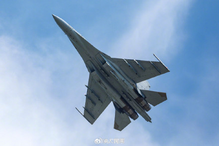 砺剑长空!战机飞行训练大片来袭 砺剑长空!战机飞行训练大片来袭