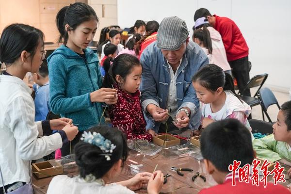 博物馆喊年轻人“做文创” 拉满情绪引领价值