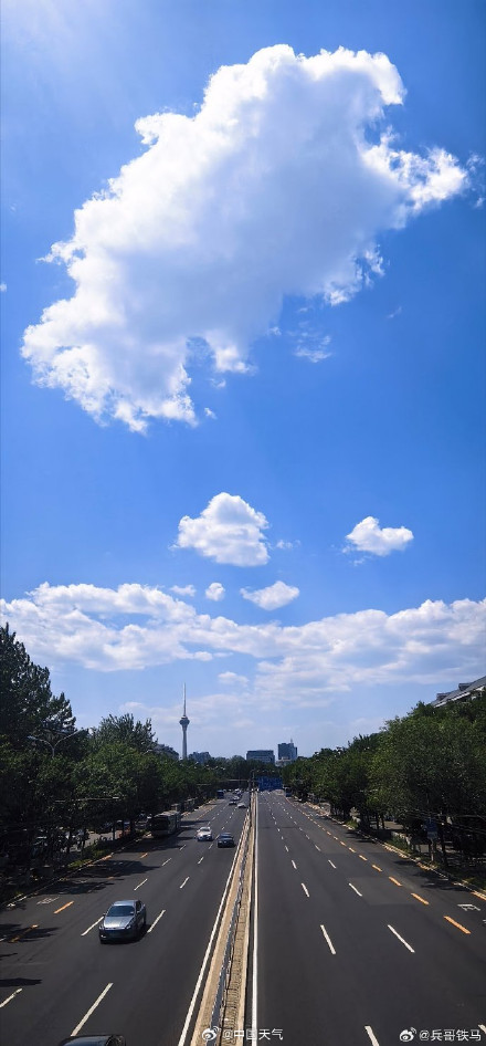 北京大风吹来了蓝天白云漫画天