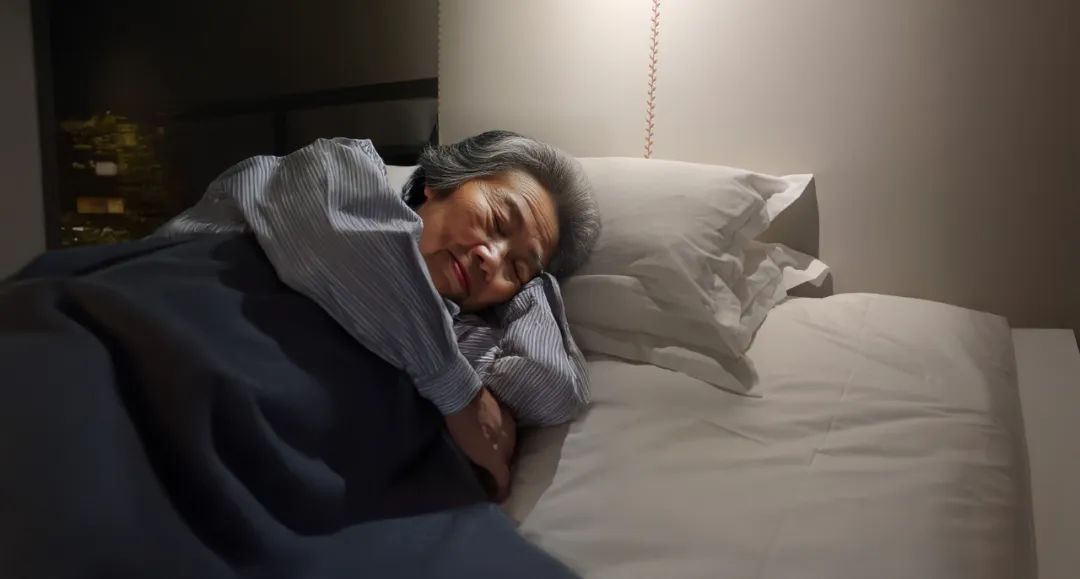 每天必须睡够8小时?错!研究发现:有些人睡4小时依然精力充沛 每天必须睡够8小时?错!研究发现:有些人睡4小时依然精力充沛