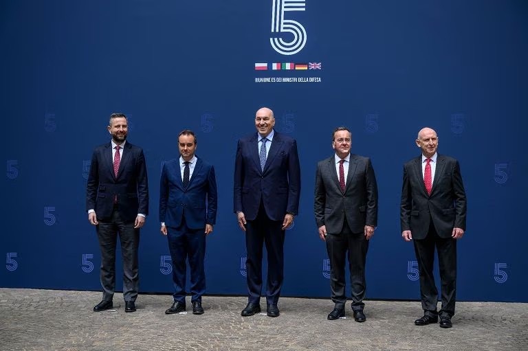 法国、德国、英国、意大利、波兰五国国防部长讨论欧洲防务 法国、德国、英国、意大利、波兰五国国防部长讨论欧洲防务