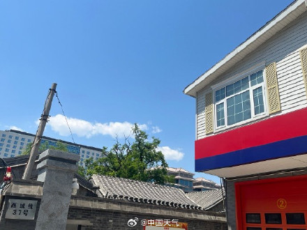 北京大风吹来了蓝天白云漫画天