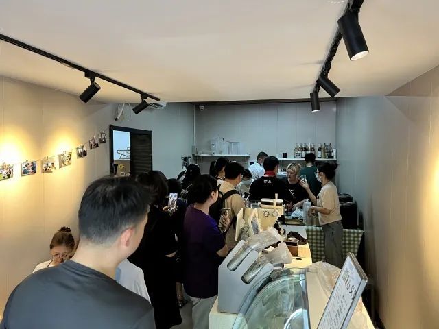杭州有家特殊的咖啡店，每周只卖90分钟