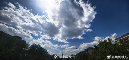 北京大风吹来了蓝天白云漫画天