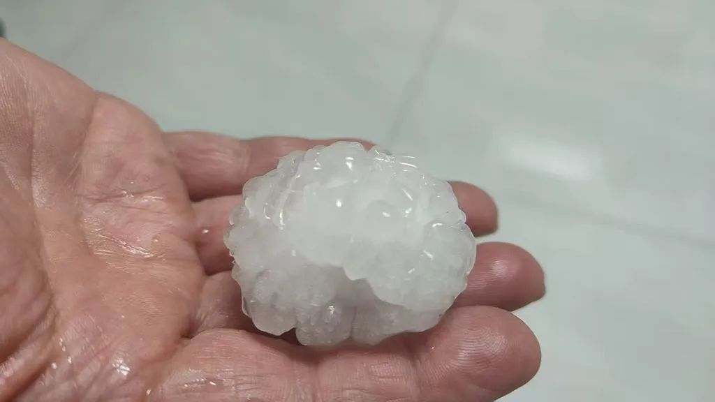 捡到冰雹？北大拿玛瑙和你换！不是，你怎么不早说啊……