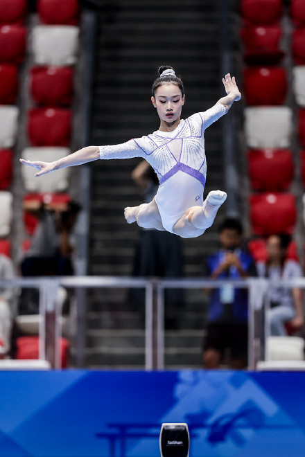 广东队暂列女团第一 张清颖暂列全能榜首 广东队暂列女团第一 张清颖暂列全能榜首