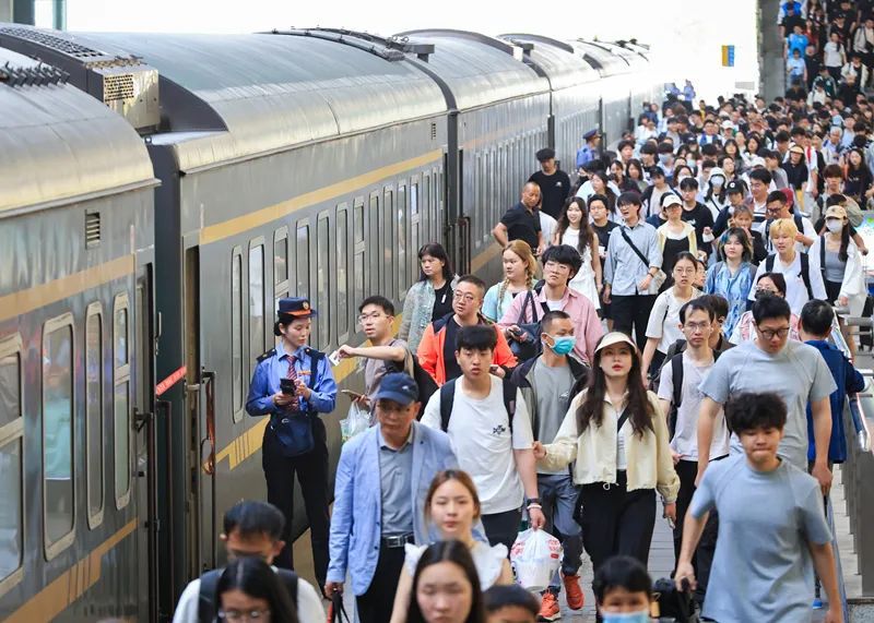 新冠感染再抬头?高峰预计在……这类人群要特别注意→ 新冠感染再抬头?高峰预计在……这类人群要特别注意→