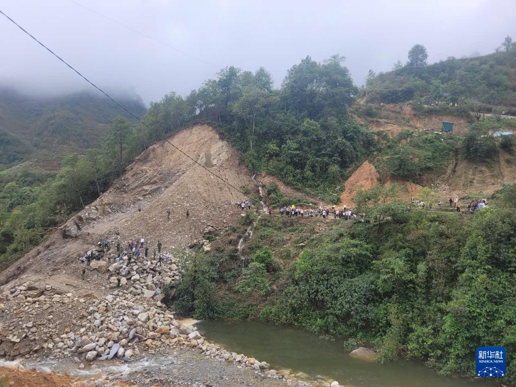 越南一水电站施工期间发生山体滑坡 5人死亡