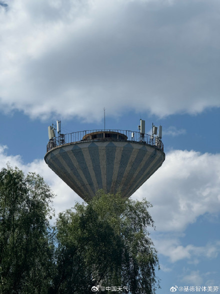 北京大风吹来了蓝天白云漫画天