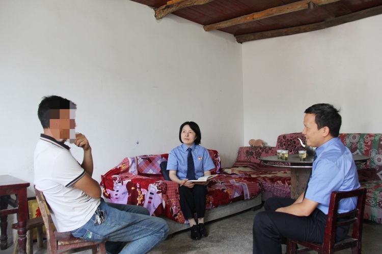 父亲去世不久母亲再婚生子,孩子30万财产由谁保管? 父亲去世不久母亲再婚生子,孩子30万财产由谁保管?