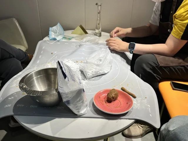 杭州有家特殊的咖啡店，每周只卖90分钟