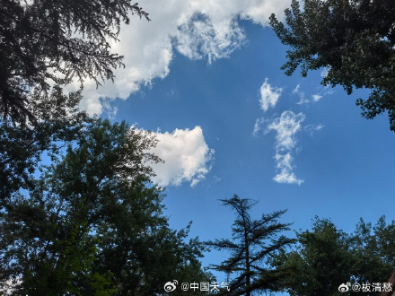 北京大风吹来了蓝天白云漫画天