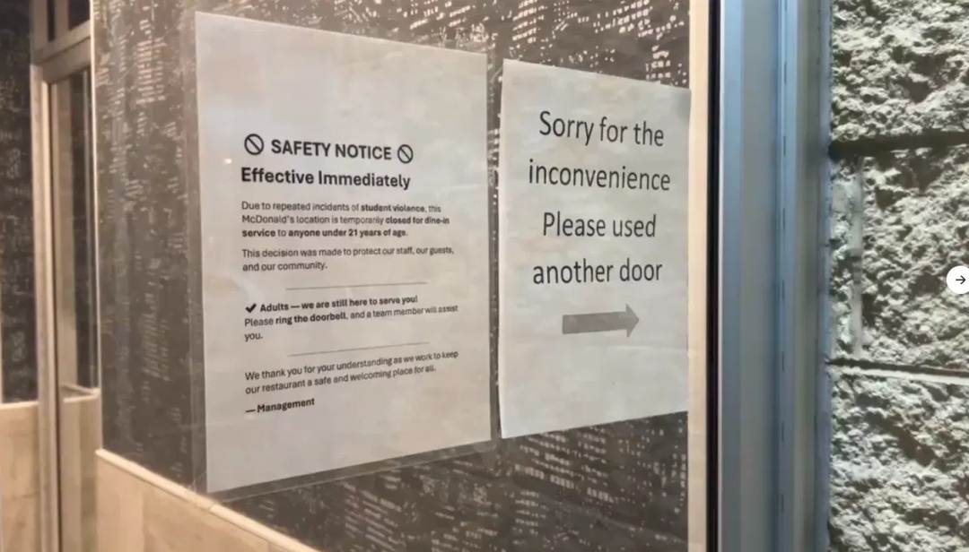 美国一麦当劳店要求21岁以下用餐家长要陪同，进门查身份证