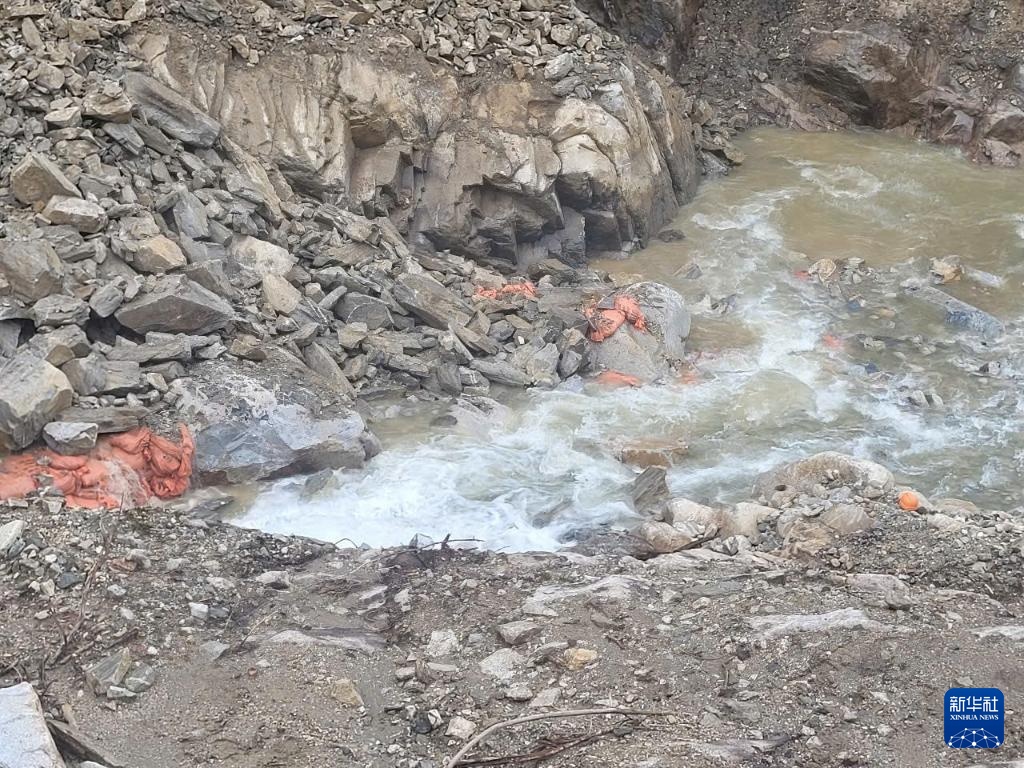 越南一水电站施工期间发生山体滑坡 5人死亡