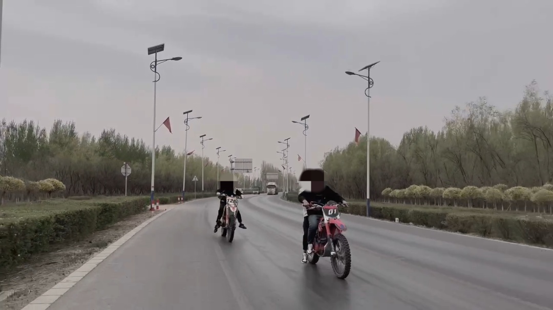 2名少年在交警巡逻时“炸街”？处理来了！