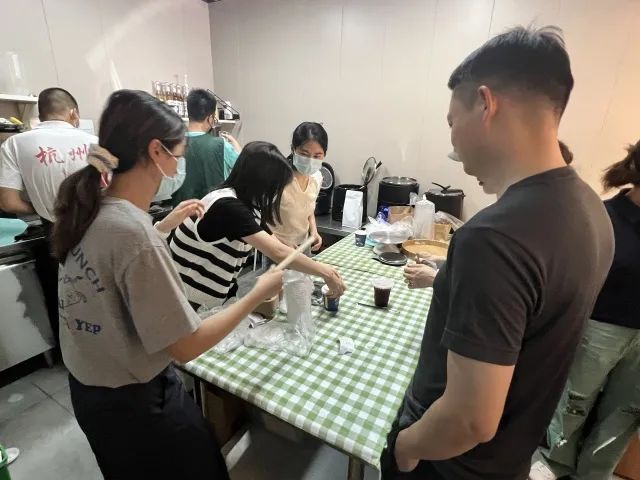 杭州有家特殊的咖啡店，每周只卖90分钟