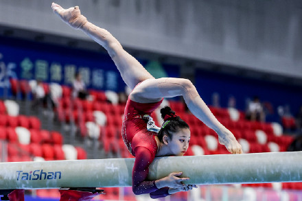 广东队暂列女团第一 张清颖暂列全能榜首 广东队暂列女团第一 张清颖暂列全能榜首