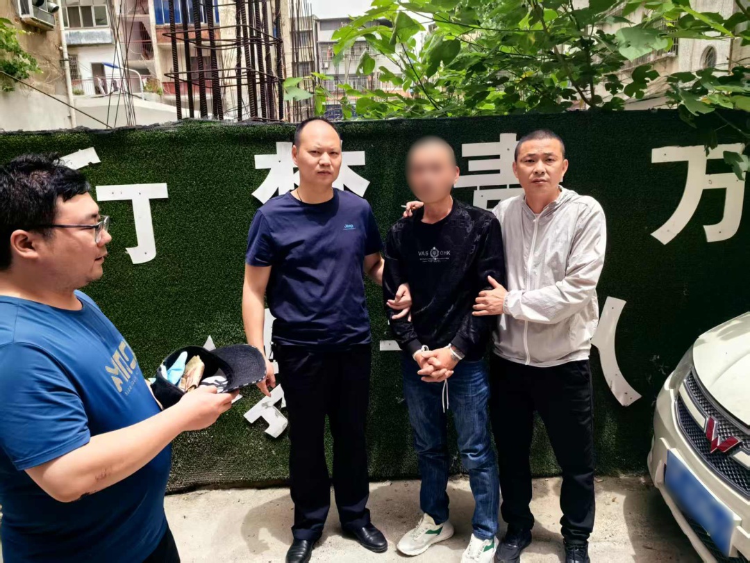 仙桃公安擒惯偷破三起砸车窗盗窃案