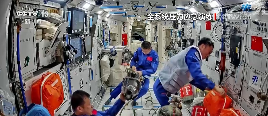 神二十乘组“更新”天宫周记 他们都在忙些什么→ 神二十乘组“更新”天宫周记 他们都在忙些什么→