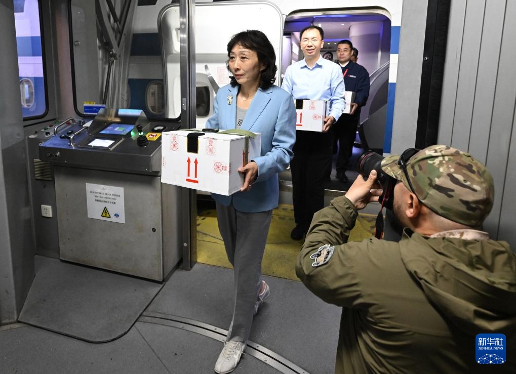 子弹库帛书《五行令》《攻守占》顺利抵京 子弹库帛书《五行令》《攻守占》顺利抵京