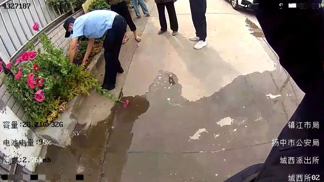 邻居涉毒?镇江一小男孩拍照举报! 邻居涉毒?镇江一小男孩拍照举报!