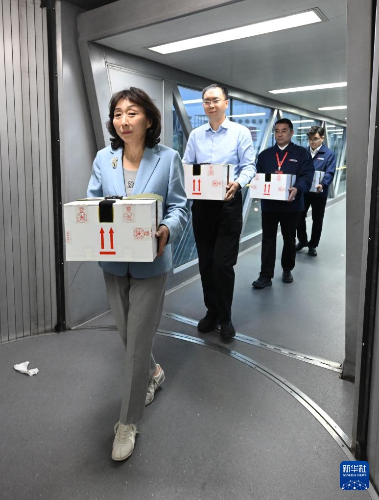 子弹库帛书《五行令》《攻守占》顺利抵京 子弹库帛书《五行令》《攻守占》顺利抵京