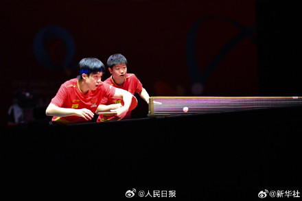 现场精彩瞬间：王楚钦孙颖莎战术交流