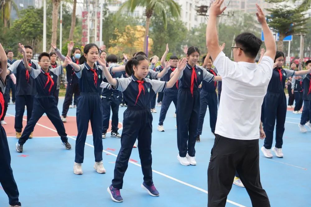 抛绣球的不一定是新娘，还可能是中考考生！