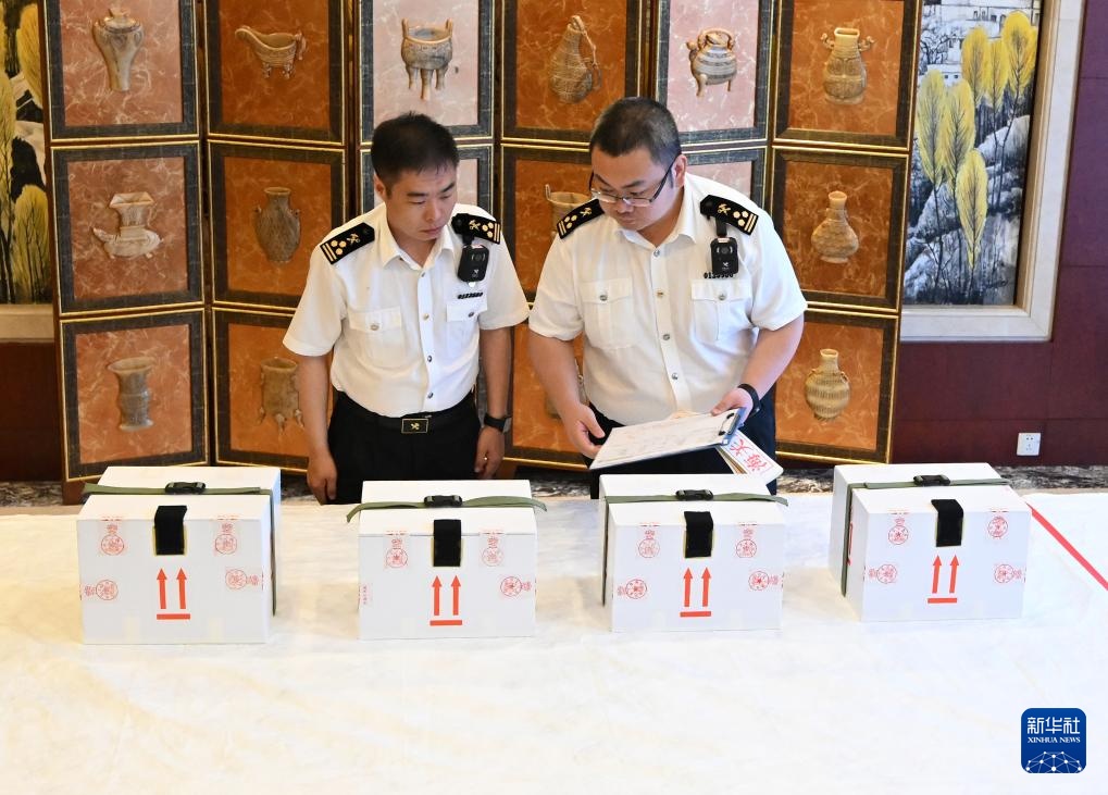 子弹库帛书《五行令》《攻守占》顺利抵京 子弹库帛书《五行令》《攻守占》顺利抵京