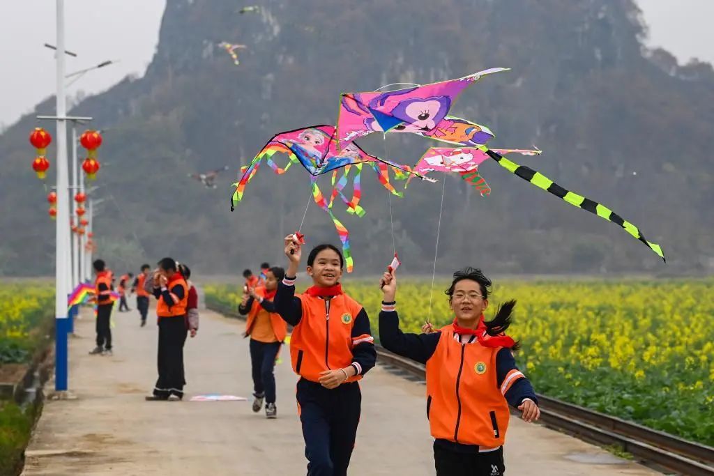 抛绣球的不一定是新娘，还可能是中考考生！