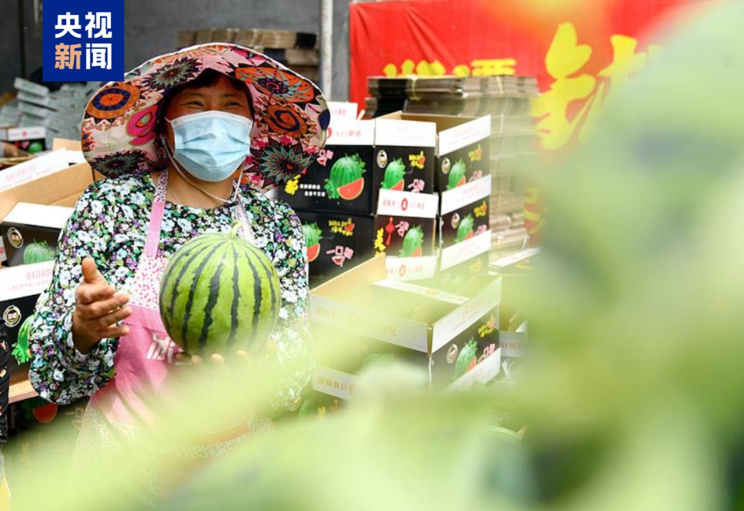 拍一拍就能月入过万?这个新兴职业缺人! 拍一拍就能月入过万?这个新兴职业缺人!