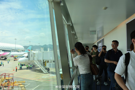 深圳机场首航国产大飞机C919 深圳机场首航国产大飞机C919