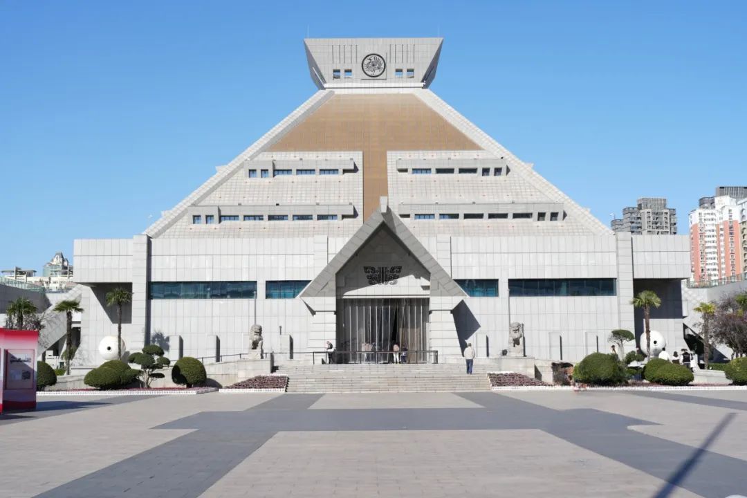 “显眼包”邀你坐高铁!网友:老祖宗的幽默好超前 “显眼包”邀你坐高铁!网友:老祖宗的幽默好超前