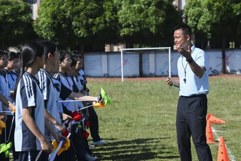 抛绣球的不一定是新娘，还可能是中考考生！