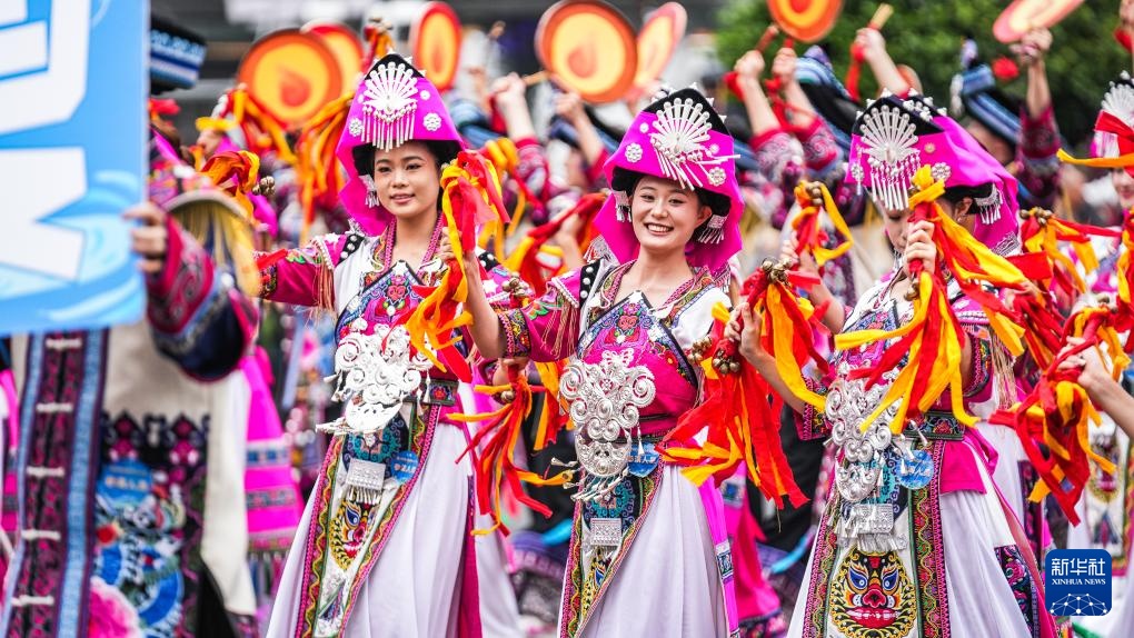 贵州举行民族团结大巡游活动