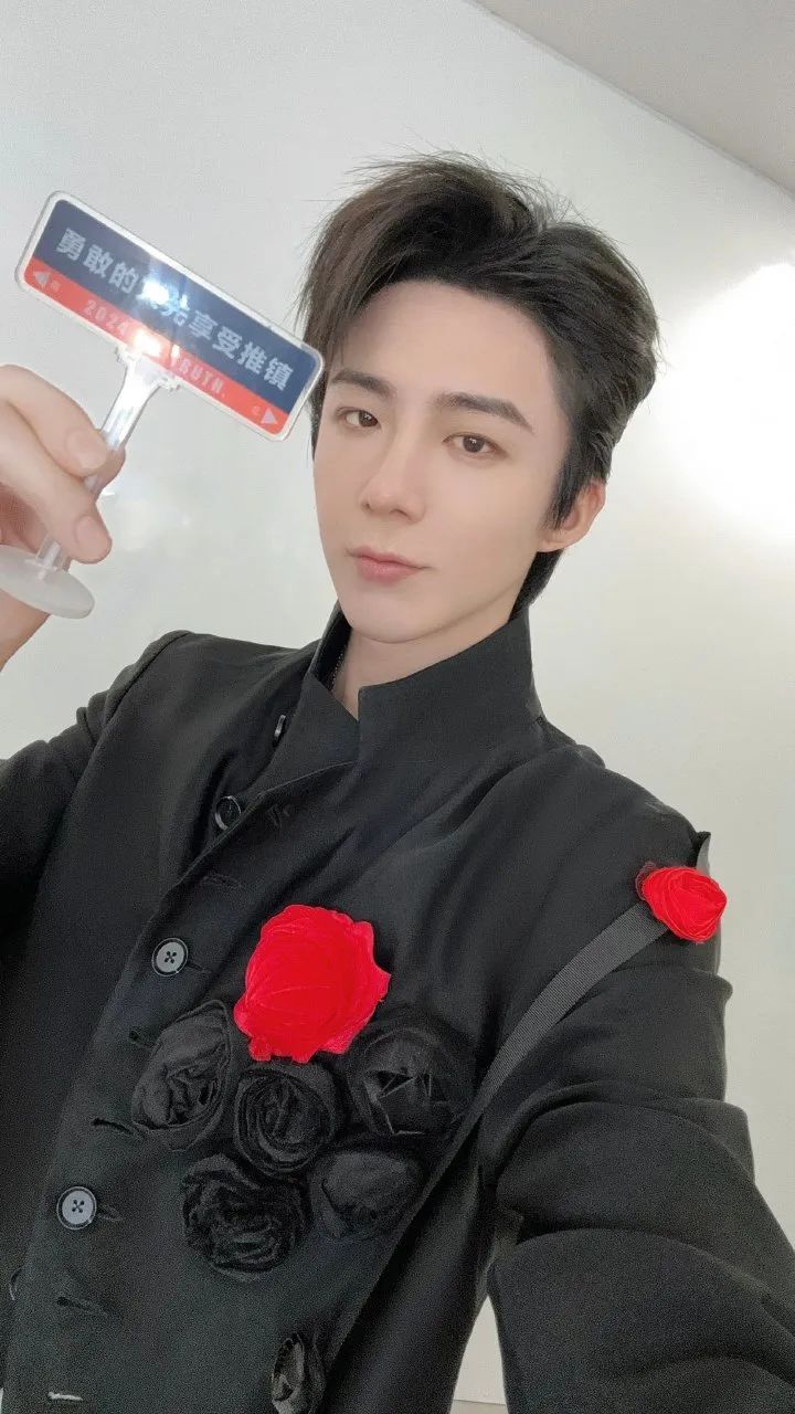 知名男演员自曝已做6次手术!这病特爱“招惹”瘦高个男生 知名男演员自曝已做6次手术!这病特爱“招惹”瘦高个男生