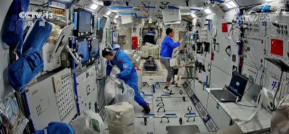 神二十乘组“更新”天宫周记 他们都在忙些什么→ 神二十乘组“更新”天宫周记 他们都在忙些什么→