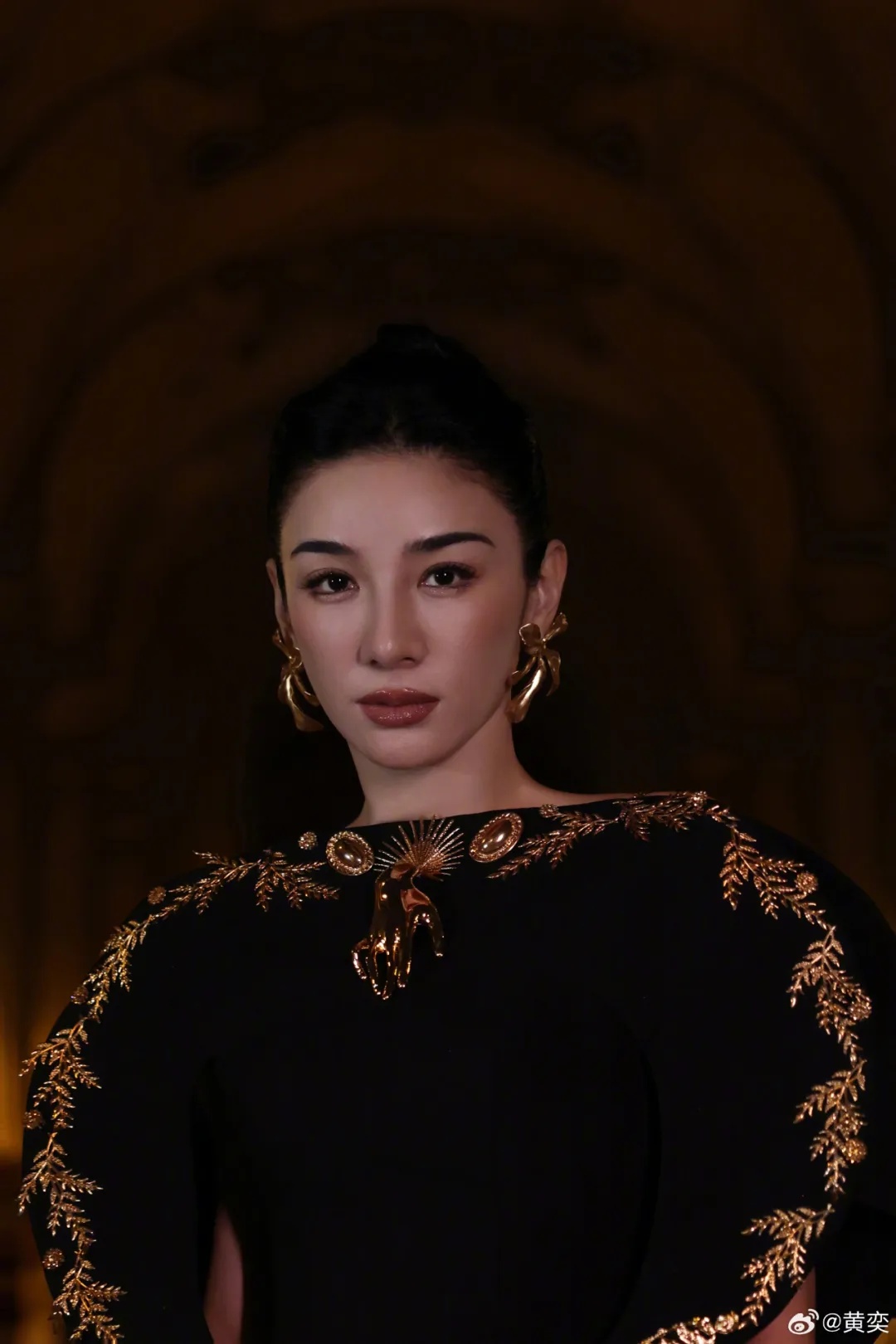 冲上热搜!黄奕称后悔为了感情不当演员,不想再让任何人欺负自己 冲上热搜!黄奕称后悔为了感情不当演员,不想再让任何人欺负自己