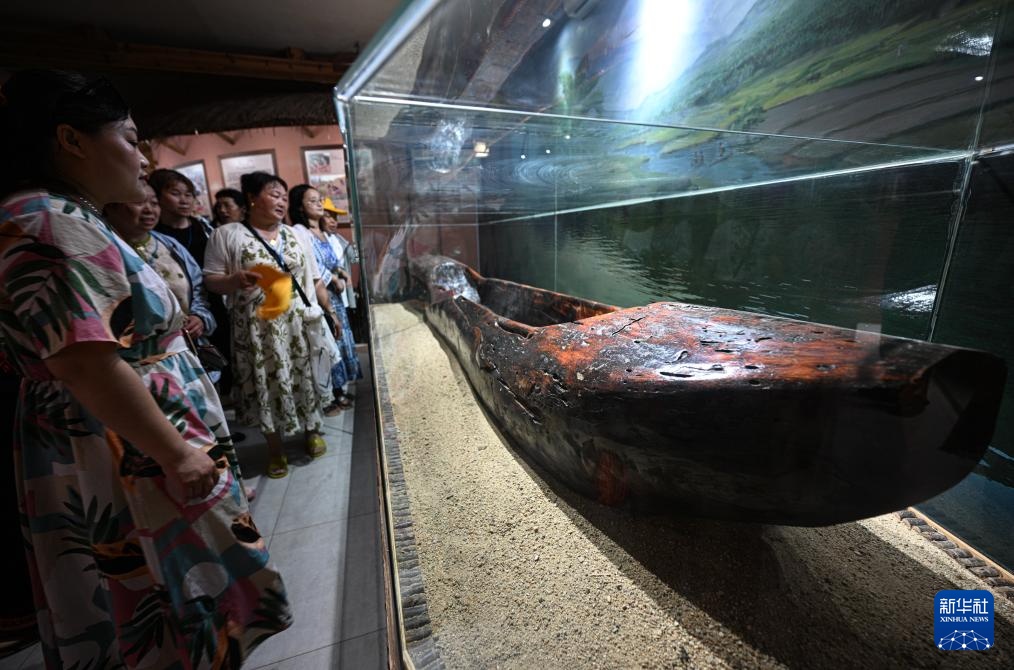 织锦成衣 竹木为乐——博物馆里的海南黎族文化 织锦成衣 竹木为乐——博物馆里的海南黎族文化