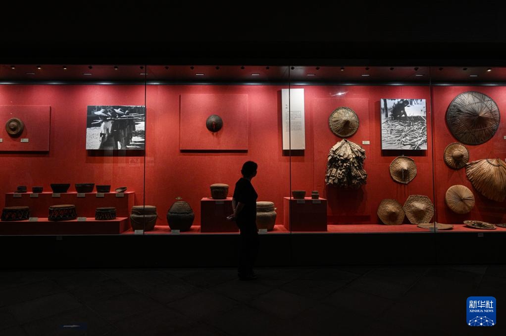 织锦成衣 竹木为乐——博物馆里的海南黎族文化 织锦成衣 竹木为乐——博物馆里的海南黎族文化