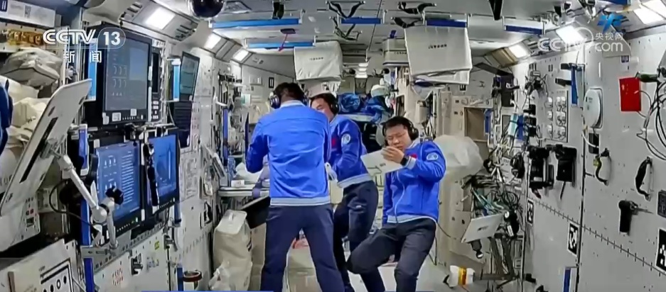 神二十乘组“更新”天宫周记 他们都在忙些什么→ 神二十乘组“更新”天宫周记 他们都在忙些什么→