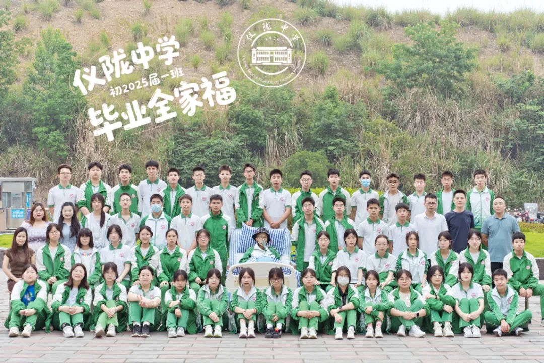 他走了,刚拍完这张“特别的毕业照” 他走了,刚拍完这张“特别的毕业照”