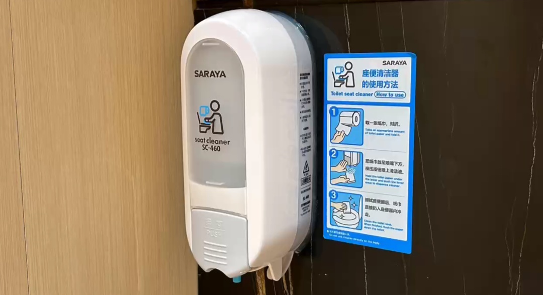 “基本都有鞋印”，商场女厕到底该怎么上：蹲、坐还是“悬空”？