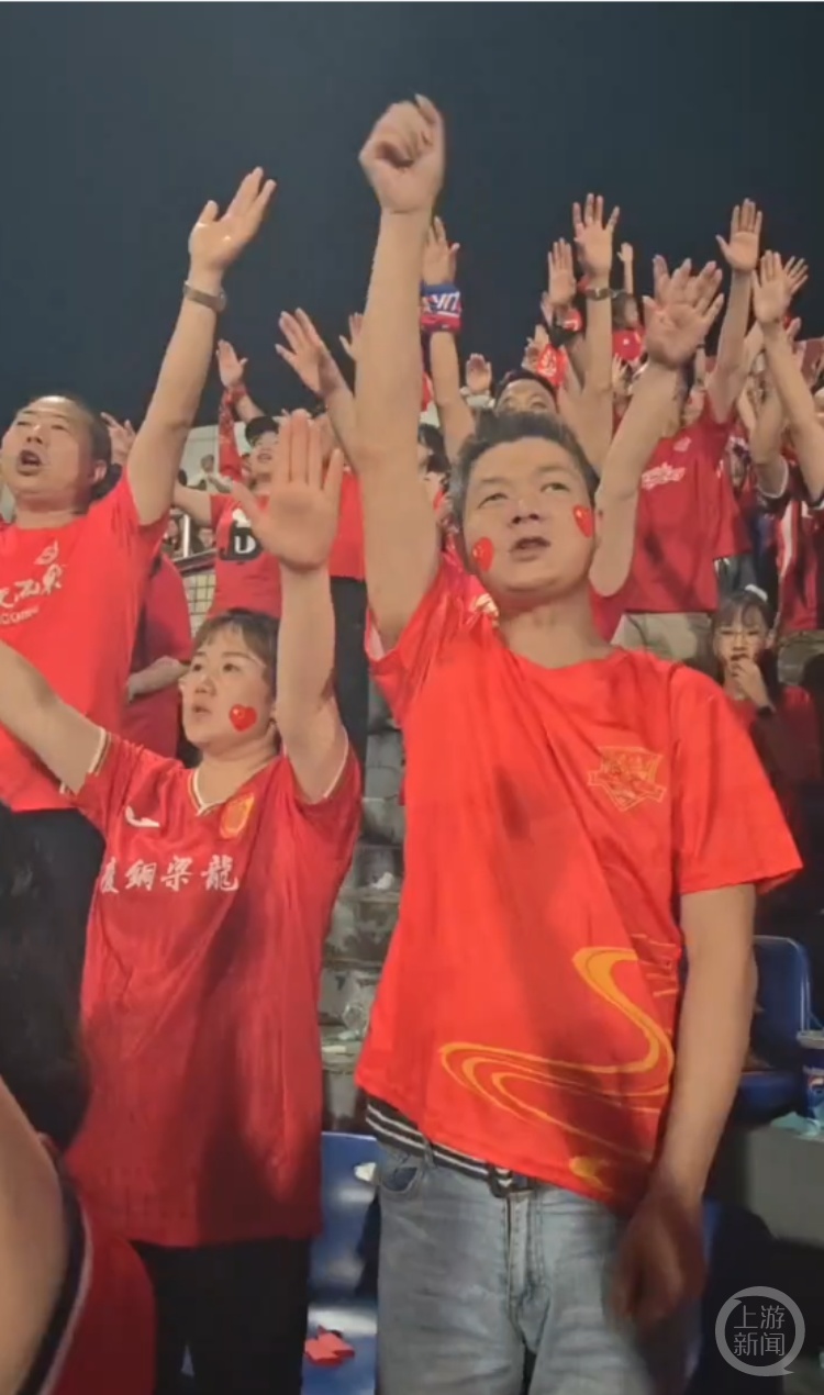 他用耳朵“看”比赛:重庆41岁视障患者通过6月国足主场观赛球迷选拔 他用耳朵“看”比赛:重庆41岁视障患者通过6月国足主场观赛球迷选拔