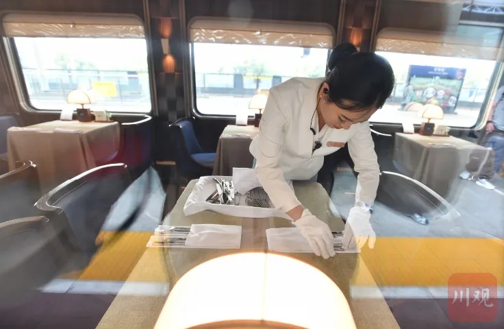 5.59万元一张火车票，10月底前已售罄！“熊猫专列”大火