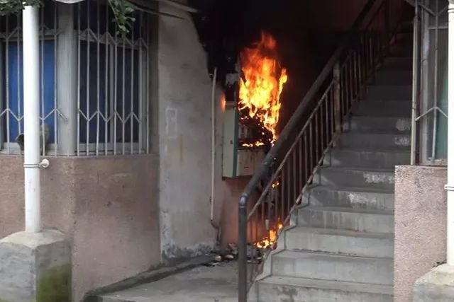 为什么配电箱里不能放杂物? 为什么配电箱里不能放杂物?